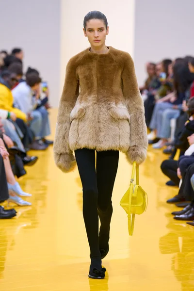 Look 8